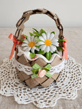 Cesta artesanal reciclada con flores