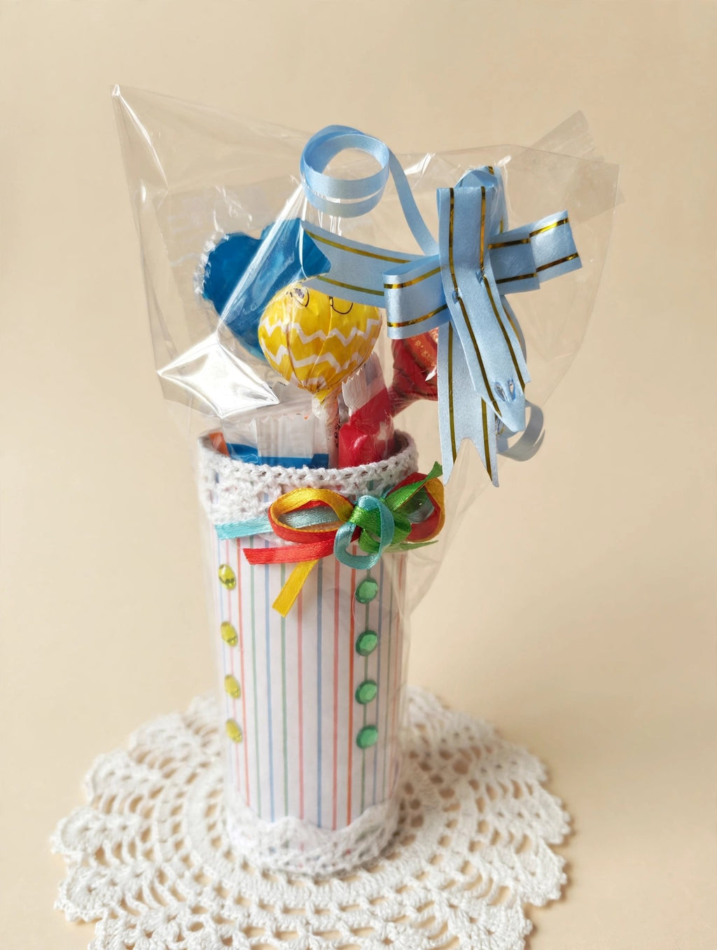 Botes hechos con material reciclado para cumpleaños  y celebraciones