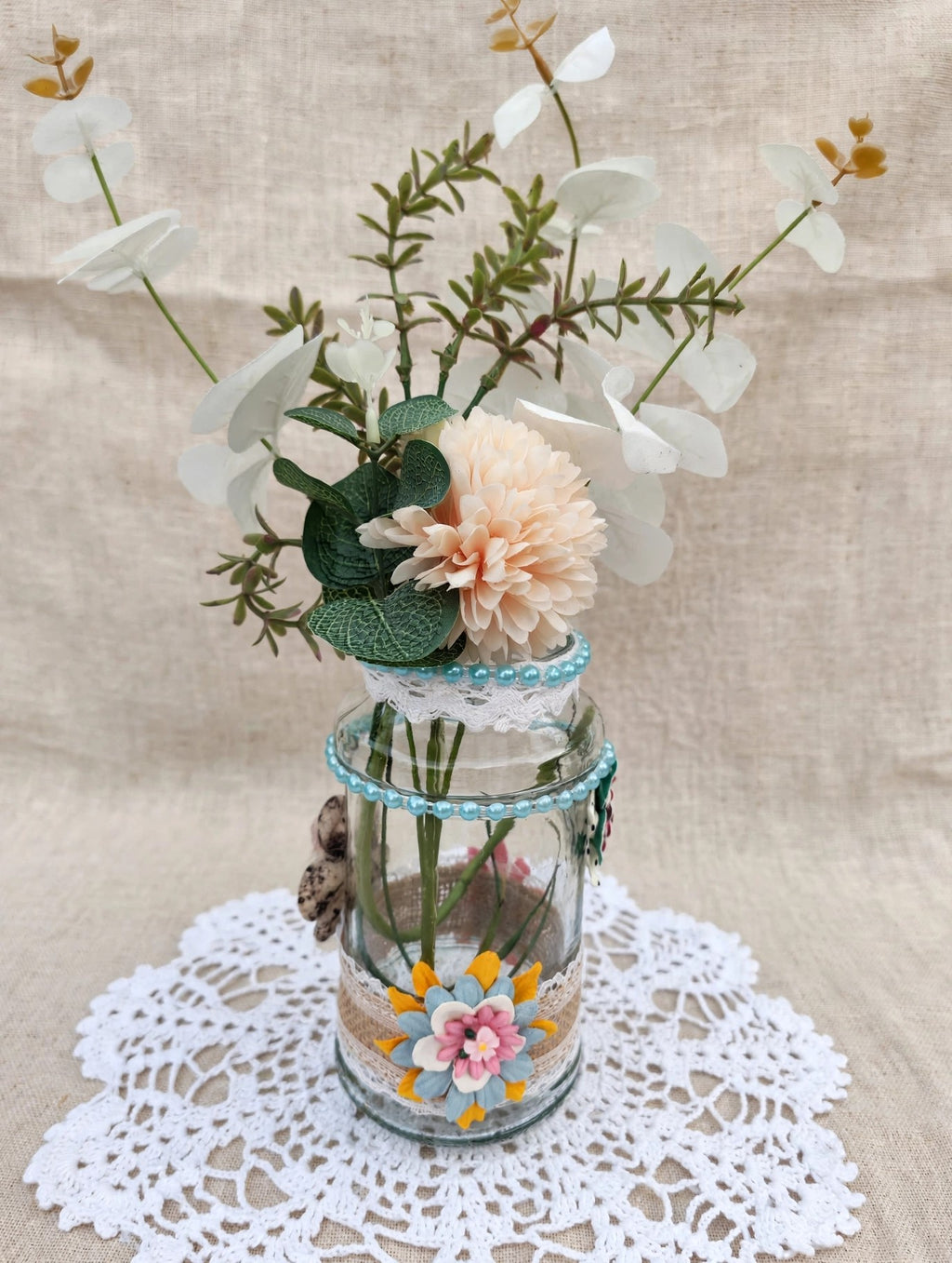 Jarrones artesanales reciclados con flores