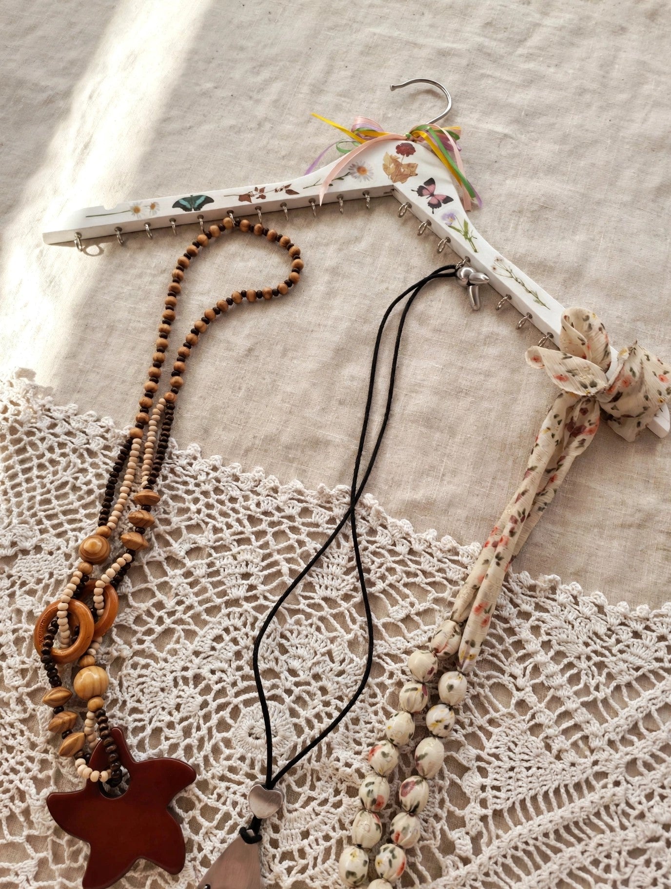 Perchas vintage decoradas a mano