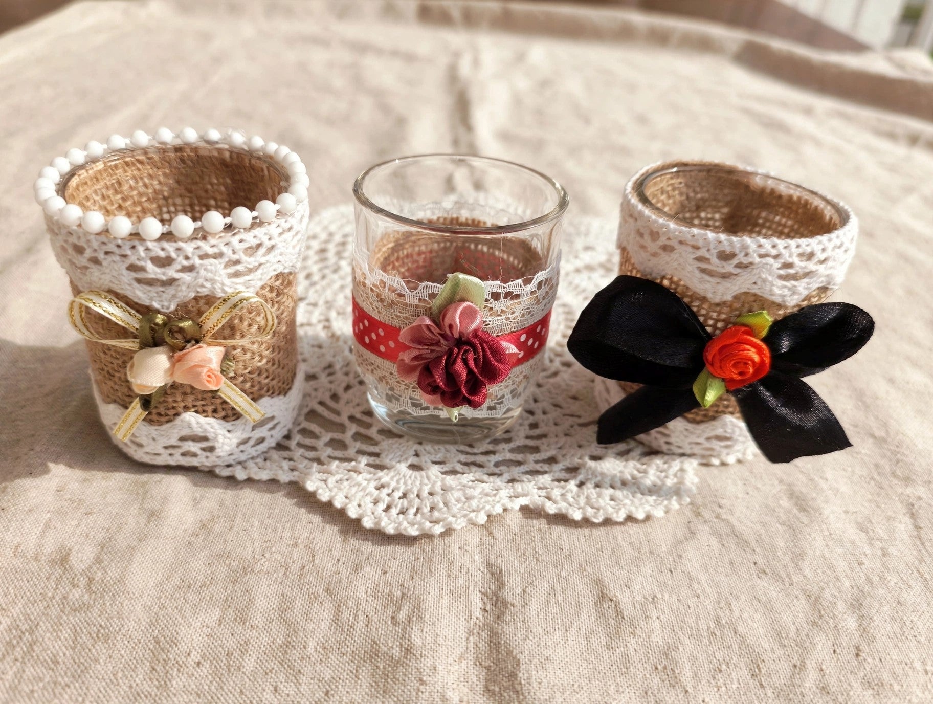 Vasitos vintage decorados con velas aromáticas