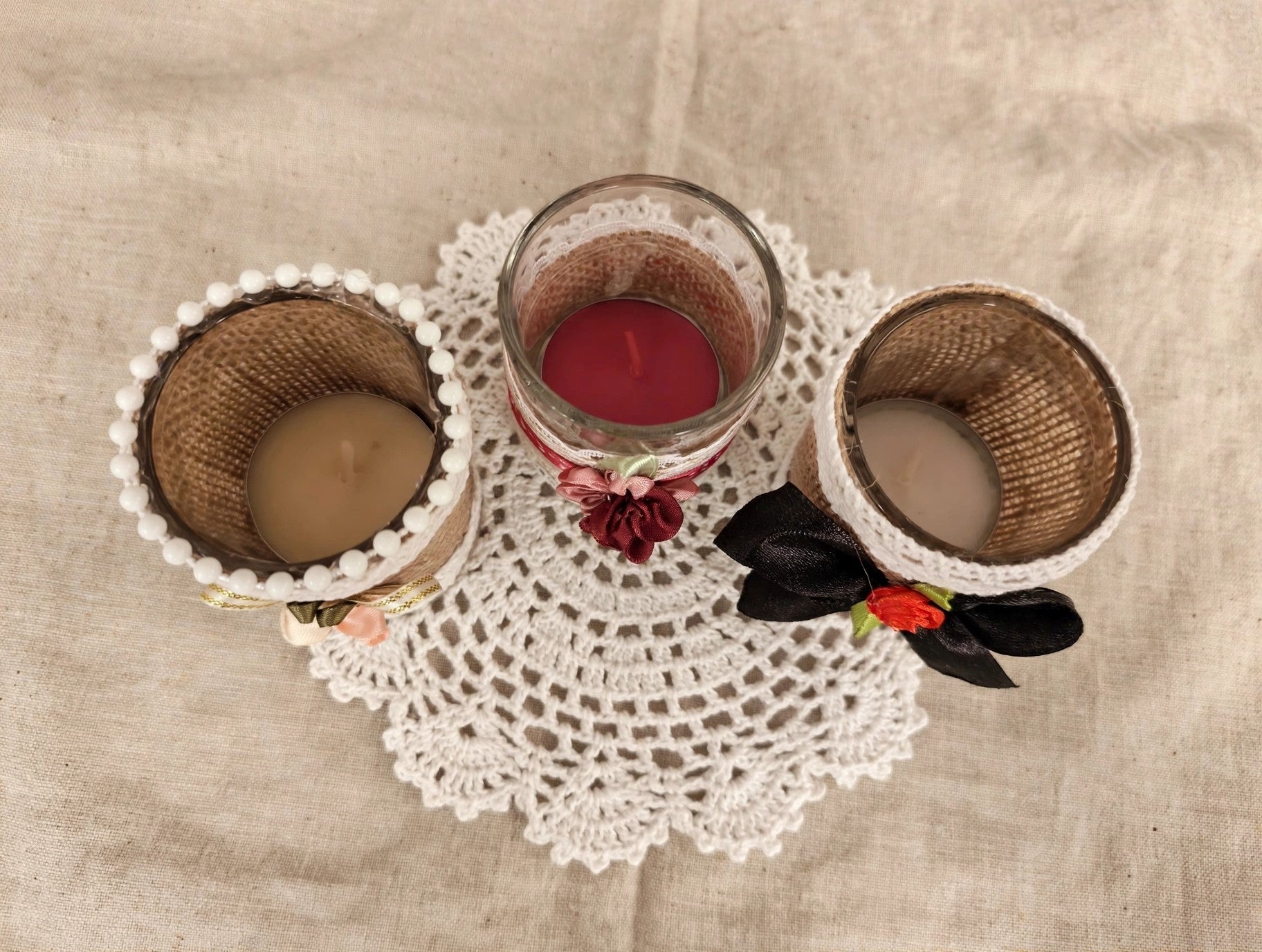 Vasitos vintage decorados con velas aromáticas